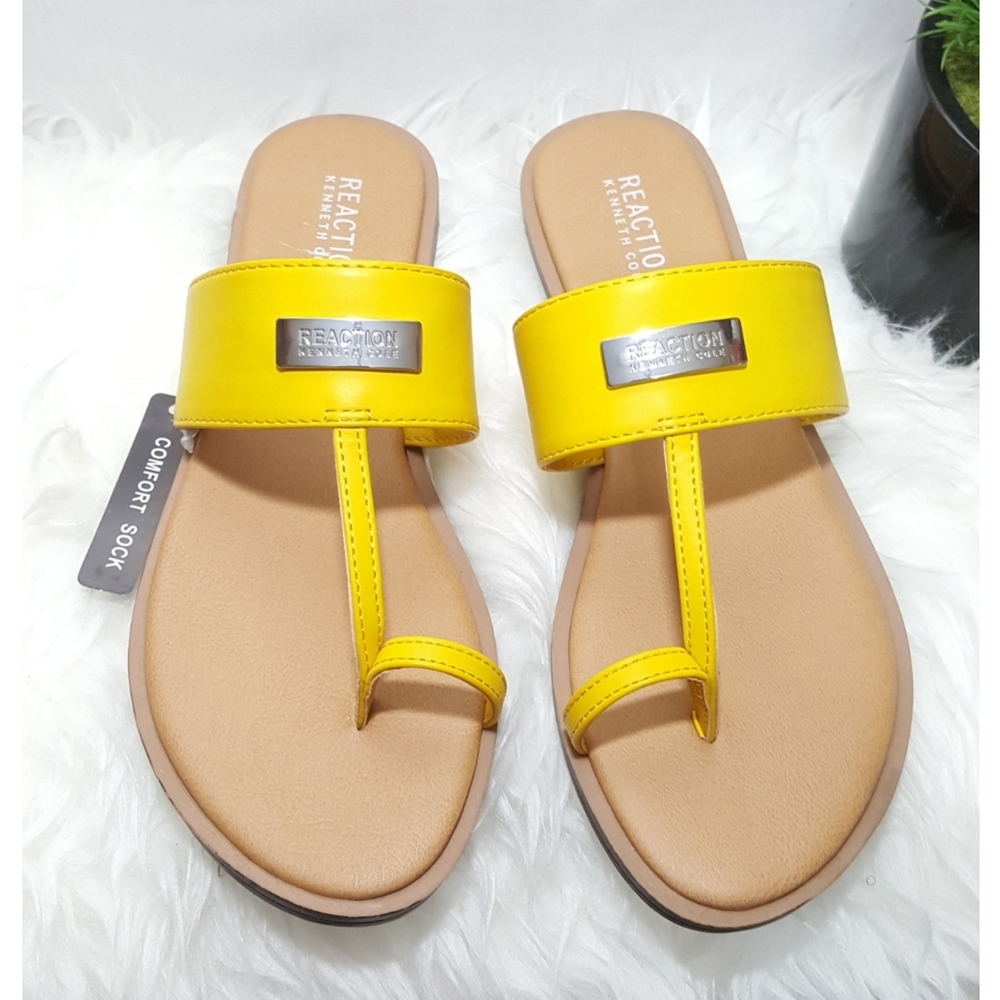 Reaction Kenneth cole scroll writer Sandals Size 8